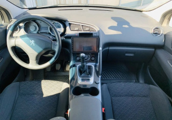 Подержанный автомобиль Peugeot 3008 2014 года (9 фото)