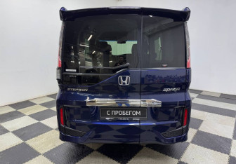 Подержанный автомобиль Honda Stepwgn 2019 года (6 фото)