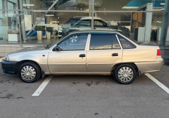 Подержанный автомобиль Daewoo Nexia Sedan 2013 года (4 фото)