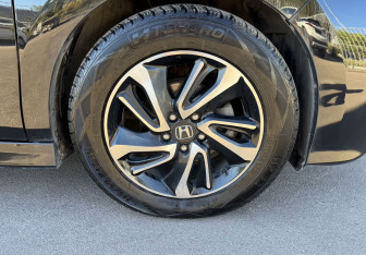 Подержанный автомобиль Honda Stepwgn 2017 года (28 фото)