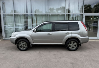 Подержанный автомобиль Nissan X-Trail 2004 года (8 фото)