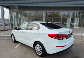 Подержанный автомобиль Kia Rio Sedan 2017 года (7 фото)