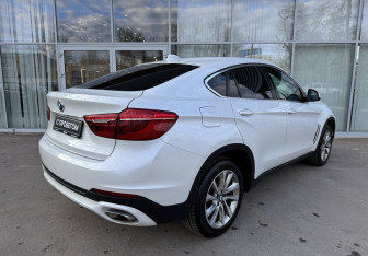 Подержанный автомобиль BMW X6 2019 года (5 фото)