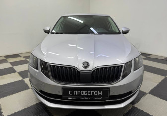 Подержанный автомобиль Skoda Octavia Liftback 2019 года (2 фото)