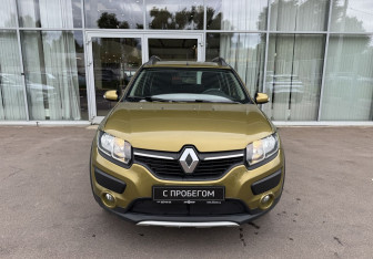 Подержанный автомобиль Renault Sandero 2016 года (2 фото)