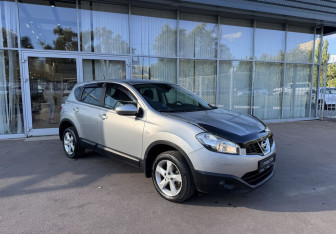Подержанный автомобиль Nissan Qashqai 2013 года (3 фото)