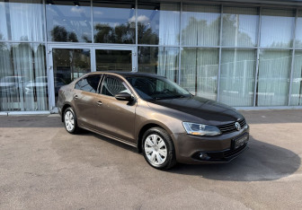 Подержанный автомобиль Volkswagen Jetta Sedan 2012 года (3 фото)