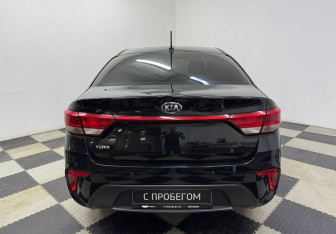 Подержанный автомобиль Kia Rio Sedan 2017 года (6 фото)