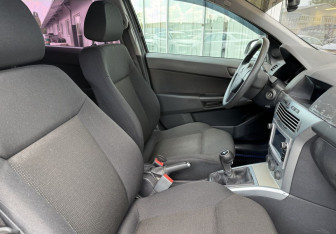 Подержанный автомобиль Opel Astra Wagon 2014 года (10 фото)