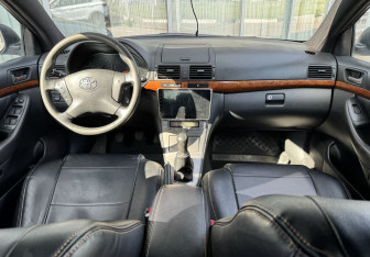 Подержанный автомобиль Toyota Avensis Sedan 2006 года (9 фото)