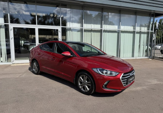 Подержанный автомобиль Hyundai Elantra Sedan 2018 года (3 фото)