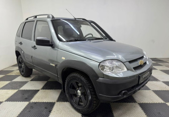 Подержанный автомобиль Chevrolet Niva 2014 года (3 фото)