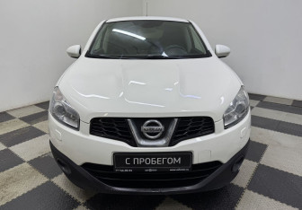 Подержанный автомобиль Nissan Qashqai 2012 года (2 фото)