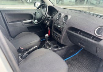 Подержанный автомобиль Ford Fusion 2007 года (9 фото)