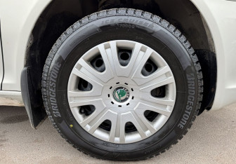 Подержанный автомобиль Skoda Octavia Liftback 2012 года (12 фото)