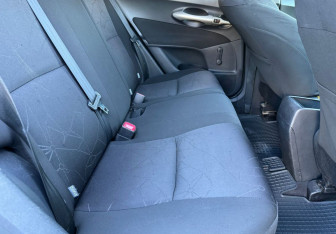 Подержанный автомобиль Toyota Auris Hatchback 2009 года (11 фото)