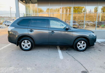 Подержанный автомобиль Mitsubishi Outlander 2013 года (4 фото)