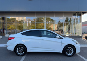 Подержанный автомобиль Hyundai Solaris Sedan 2014 года (4 фото)