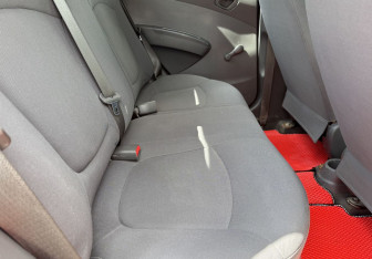 Подержанный автомобиль Chevrolet Spark 2011 года (11 фото)