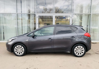 Подержанный автомобиль Kia Ceed Hatchback 2013 года (8 фото)