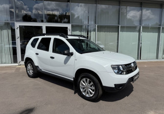 Подержанный автомобиль Renault Duster 2017 года (3 фото)