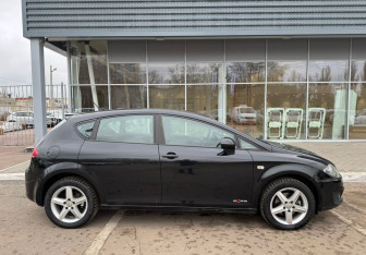 Подержанный автомобиль SEAT Leon Hatchback 2012 года (4 фото)