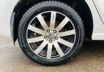 Подержанный автомобиль Volkswagen Polo Sedan 2010 года (12 фото)