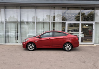 Подержанный автомобиль Hyundai Solaris Sedan 2014 года (8 фото)