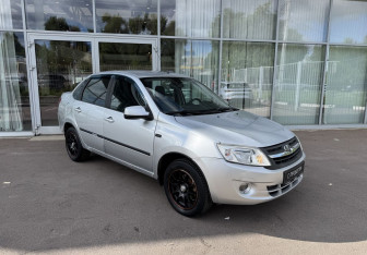 Подержанный автомобиль LADA (ВАЗ) Granta Sedan 2013 года (3 фото)