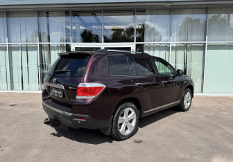 Подержанный автомобиль Toyota Highlander 2013 года (5 фото)