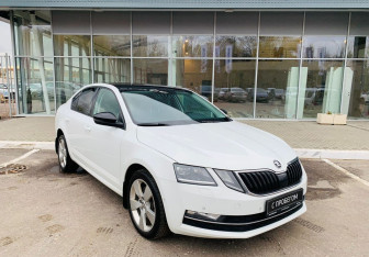 Подержанный автомобиль Skoda Octavia Liftback 2017 года (3 фото)