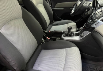 Подержанный автомобиль Chevrolet Cruze Sedan 2013 года (9 фото)