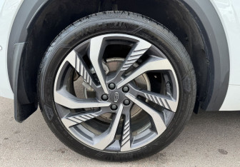 Подержанный автомобиль Geely Monjaro 2024 года (13 фото)
