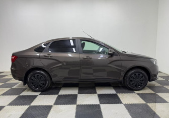 Подержанный автомобиль LADA (ВАЗ) Vesta Sedan 2021 года (4 фото)
