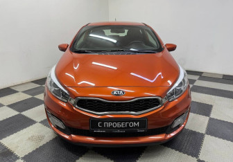 Подержанный автомобиль Kia Ceed Hatchback 2014 года (2 фото)