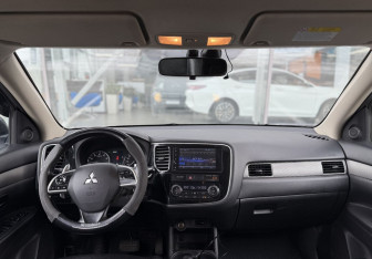 Подержанный автомобиль Mitsubishi Outlander 2013 года (9 фото)