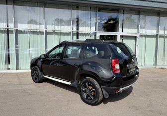Подержанный автомобиль Renault Duster 2014 года (7 фото)