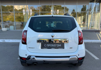 Подержанный автомобиль Renault Duster 2015 года (6 фото)