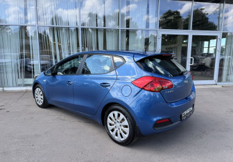 Подержанный автомобиль Kia Ceed Hatchback 2013 года (7 фото)