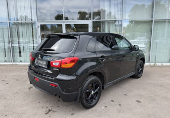 Подержанный автомобиль Mitsubishi ASX 2010 года (5 фото)