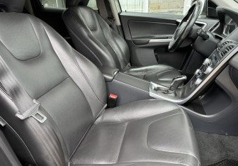 Подержанный автомобиль Volvo XC60 2016 года (10 фото)