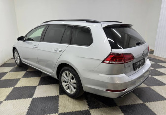 Подержанный автомобиль Volkswagen Golf Wagon 2019 года (7 фото)
