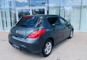 Подержанный автомобиль Peugeot 308 Hatchback 2010 года (5 фото)