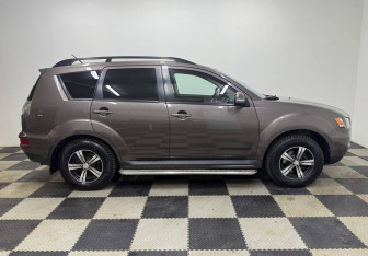 Подержанный автомобиль Mitsubishi Outlander 2011 года (4 фото)