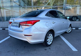 Подержанный автомобиль Changan Alsvin 2023 года (5 фото)