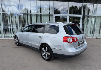 Подержанный автомобиль Volkswagen Passat Wagon 2009 года (7 фото)