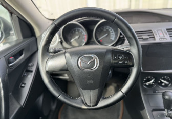 Подержанный автомобиль Mazda 3 Sedan 2013 года (10 фото)
