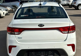 Подержанный автомобиль Kia Rio Sedan 2019 года (17 фото)