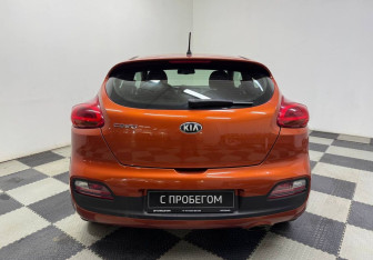 Подержанный автомобиль Kia Ceed Hatchback 2014 года (6 фото)