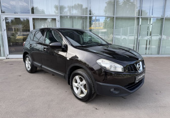 Подержанный автомобиль Nissan Qashqai 2012 года (3 фото)